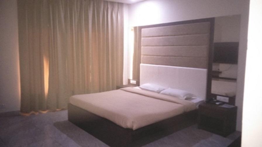 Veena Regency Hotel Chas Luaran gambar